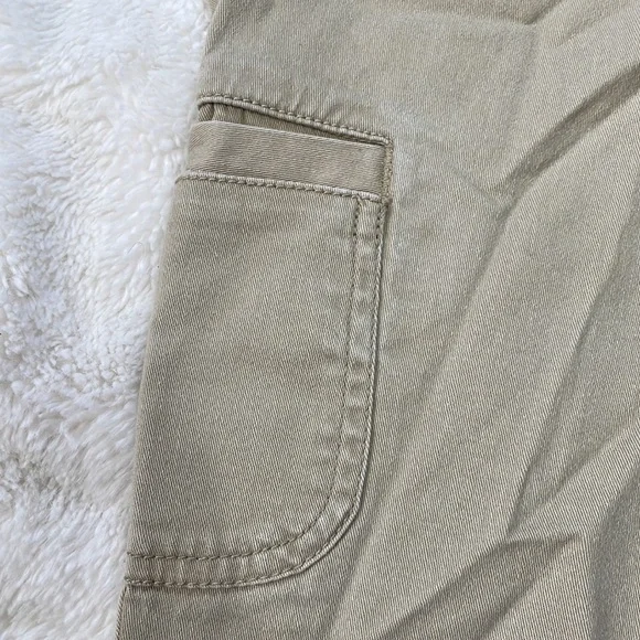 DKNY Jeans khaki colored capris - Picture 4 of 4